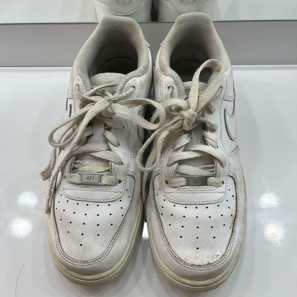 White Nike Air Force 1